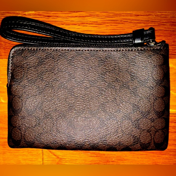 COACH F31891 Corner Zip Wristlet Signature Cherry - NWT - Picture 3 of 5